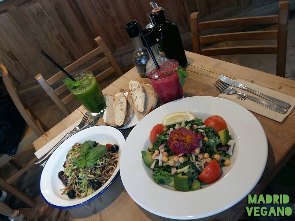 Ensaladas veganas en Madrid, cada vez más coloridas y completas