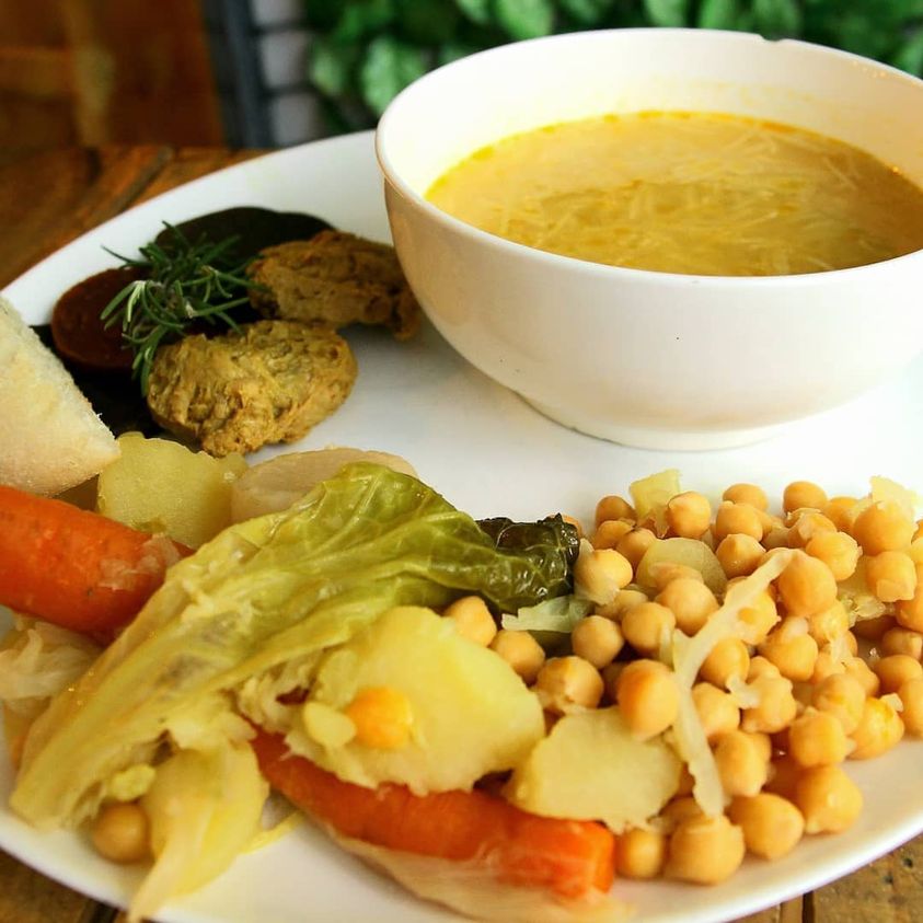 Cocido vegano en Madrid para chuparse los dedos