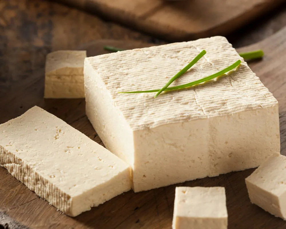 5 recetas para macerar tofu y crear platos vegetales completos